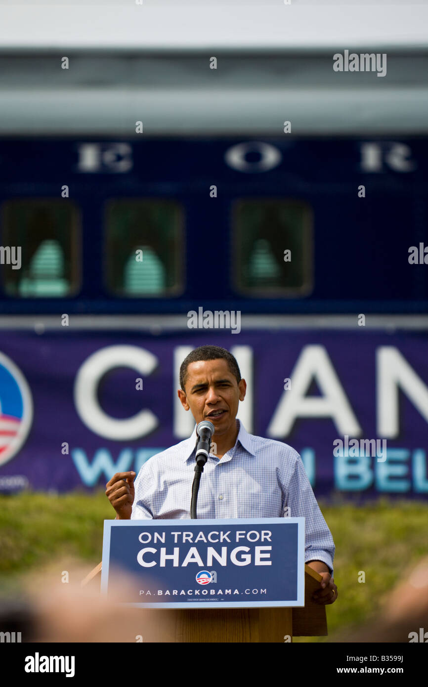 DemocraU. S. Präsident Barack Obama spricht mit einer Menschenmenge in Pennsylvania bei den Präsidentschaftswahlen 2008. Stockfoto