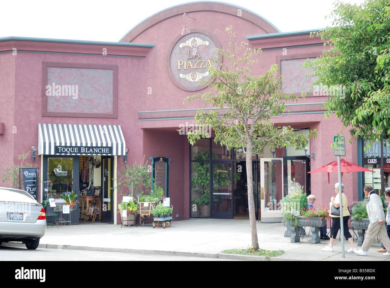La Piazza Gebäude und touristischen Geschäfte Haupt Straße Half Moon Bay-Kalifornien Stockfoto