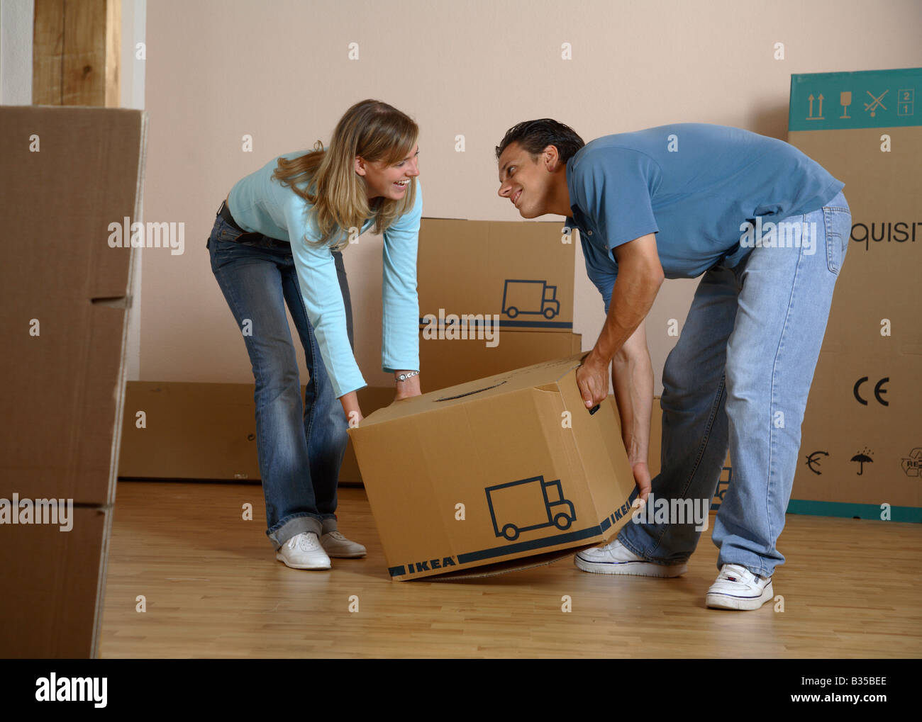 Junges Paar Bewegung Stockfoto