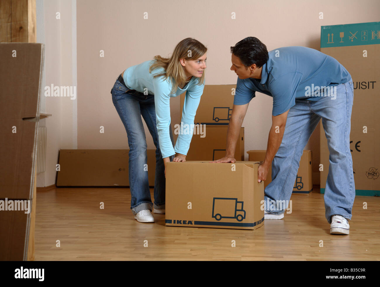 Junges Paar Bewegung Stockfoto