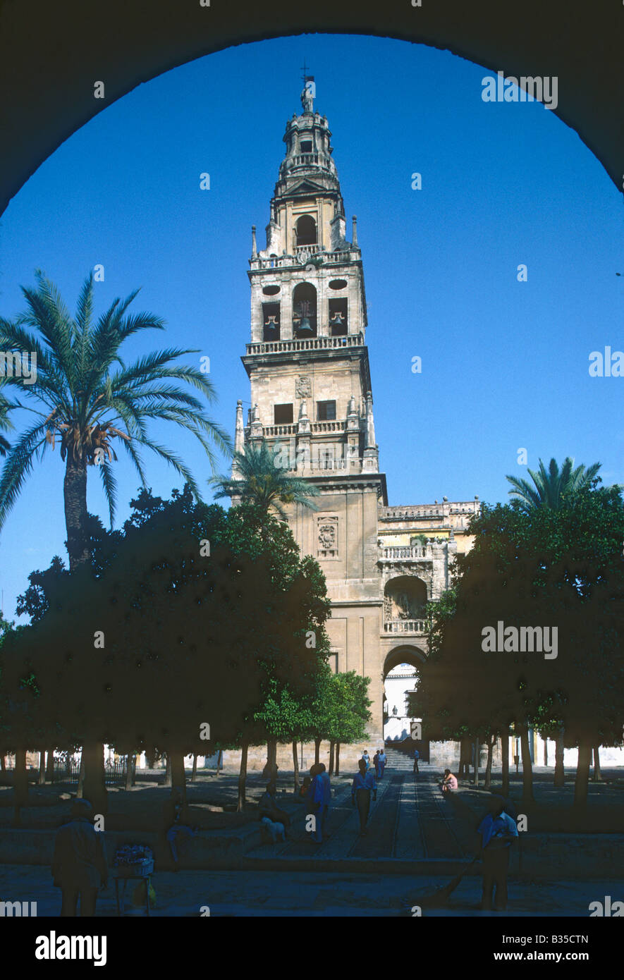 Hof und Bell Tower/Minarett, große Moschee von Cordoba, Spanien Stockfoto