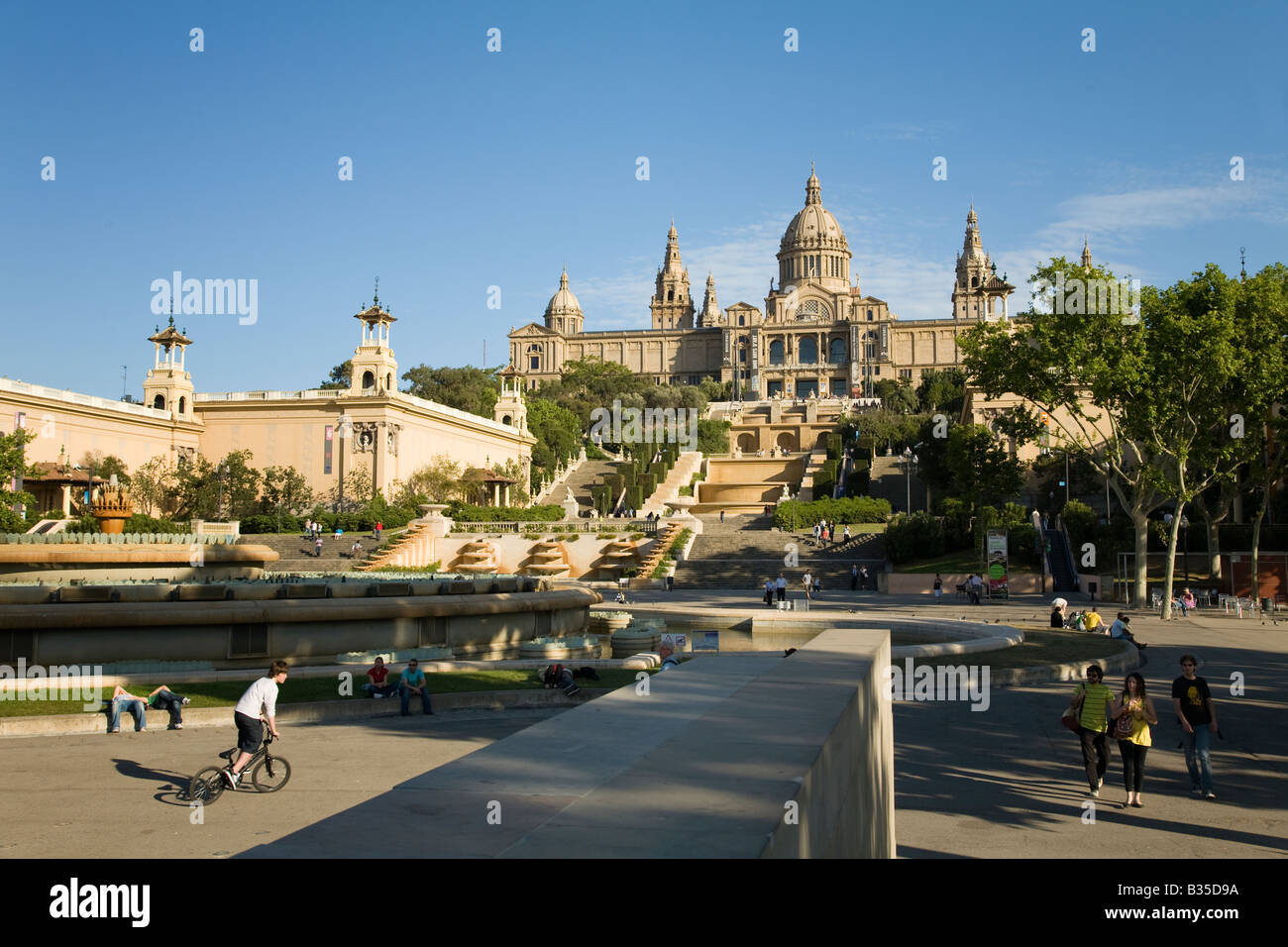 Spanien Barcelona Exterieur der katalanische Kunstmuseum Brunnen ausgeschaltet wegen Trockenheit Museu Nacional d Arte de Catalunya Stockfoto