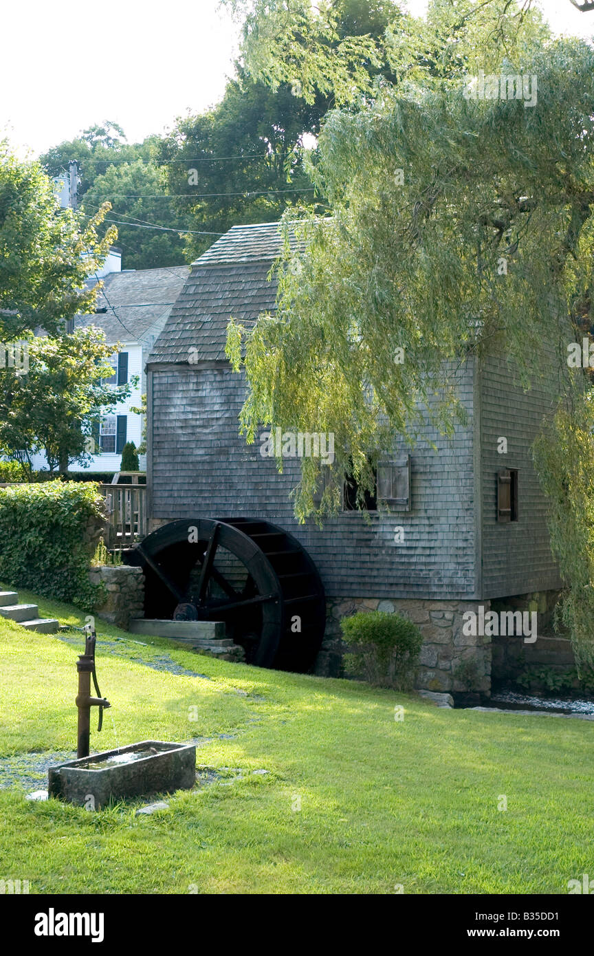 Historischen Dexter Grist Mill Sandwich MA auf Cape Cod Massachusetts, USA, gebaut im Jahre 1654. Im Sommer können Sie kaufen, Maismehl und beobachten sie es zu mahlen. Stockfoto