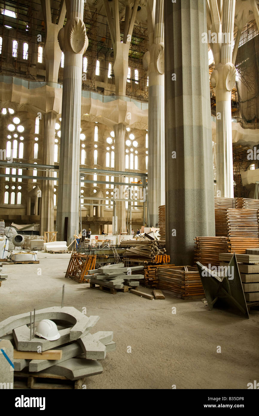 Spanien-Barcelona-Gerüste in Sagrada Familia Kirche gestaltete Antoni Gaudi Architekt und unter Baumaschinen Stockfoto