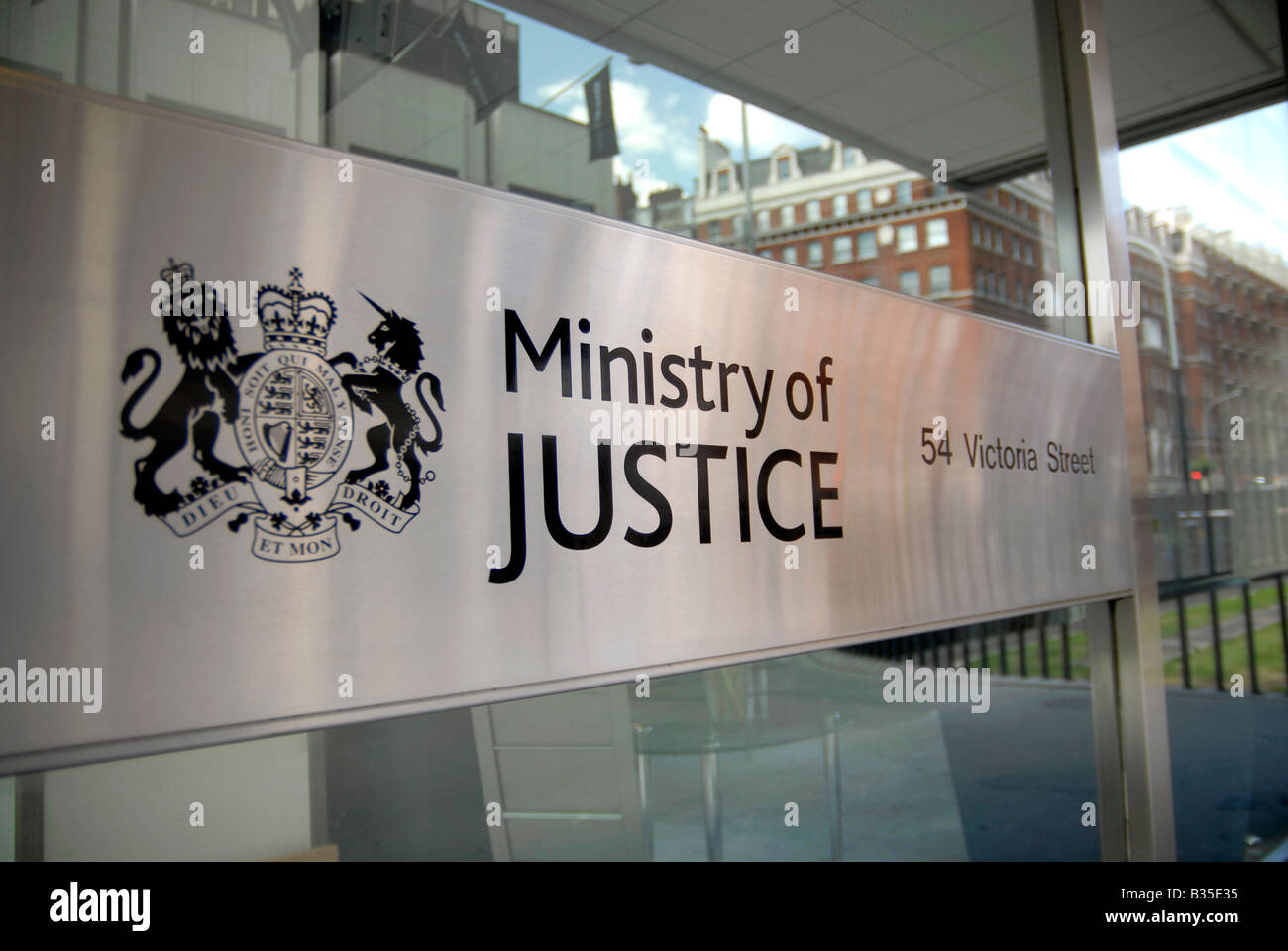 Melden Sie sich am Eingang der britischen Regierung des Justizministeriums, London, UK Stockfoto