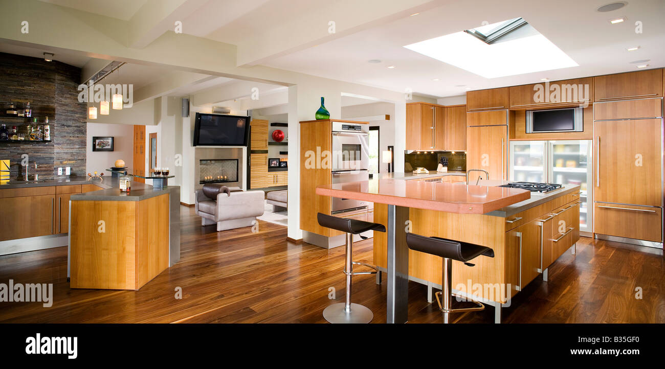 Moderne Küche mit Hartholz-Fußböden Stockfoto