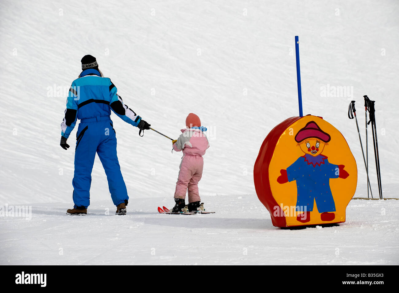 Kinder Skischule - Innsbruck-Österreich Stockfoto