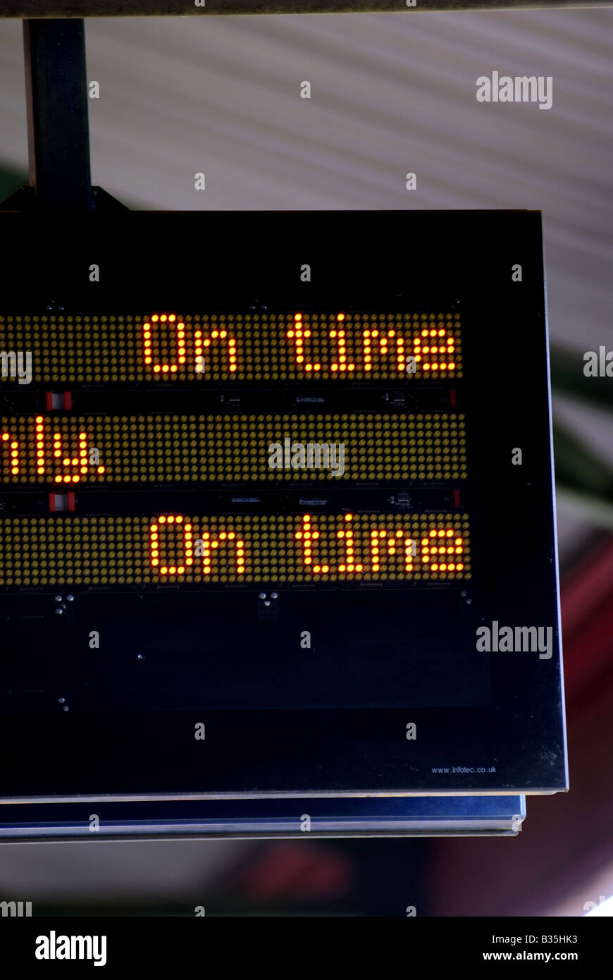 Auf Zeitanzeige auf Bahn Bahnhof Lichtreklame, UK Stockfoto