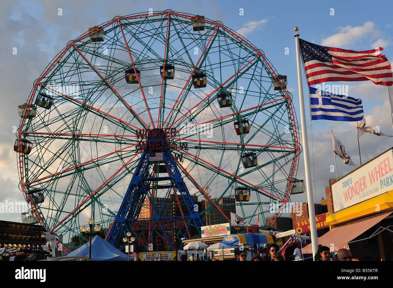 Das Wonder Wheel, New York City-Vergnügungspark Coney Island auf der Promenade Stockfoto