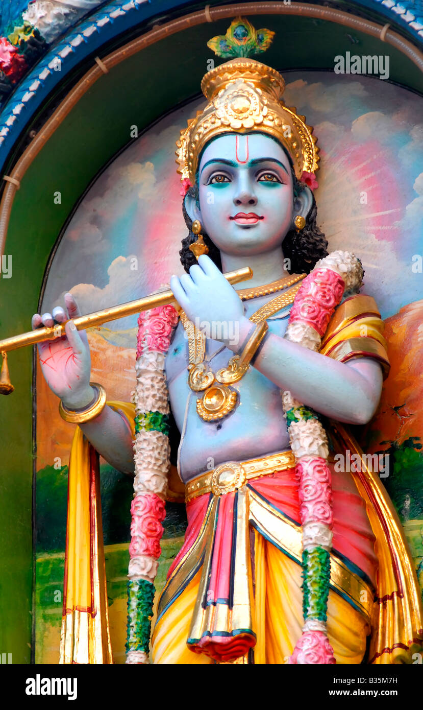 Detail des Hindu-Gottes Lord Krishna auf einem Tempel in Singapur Stockfoto