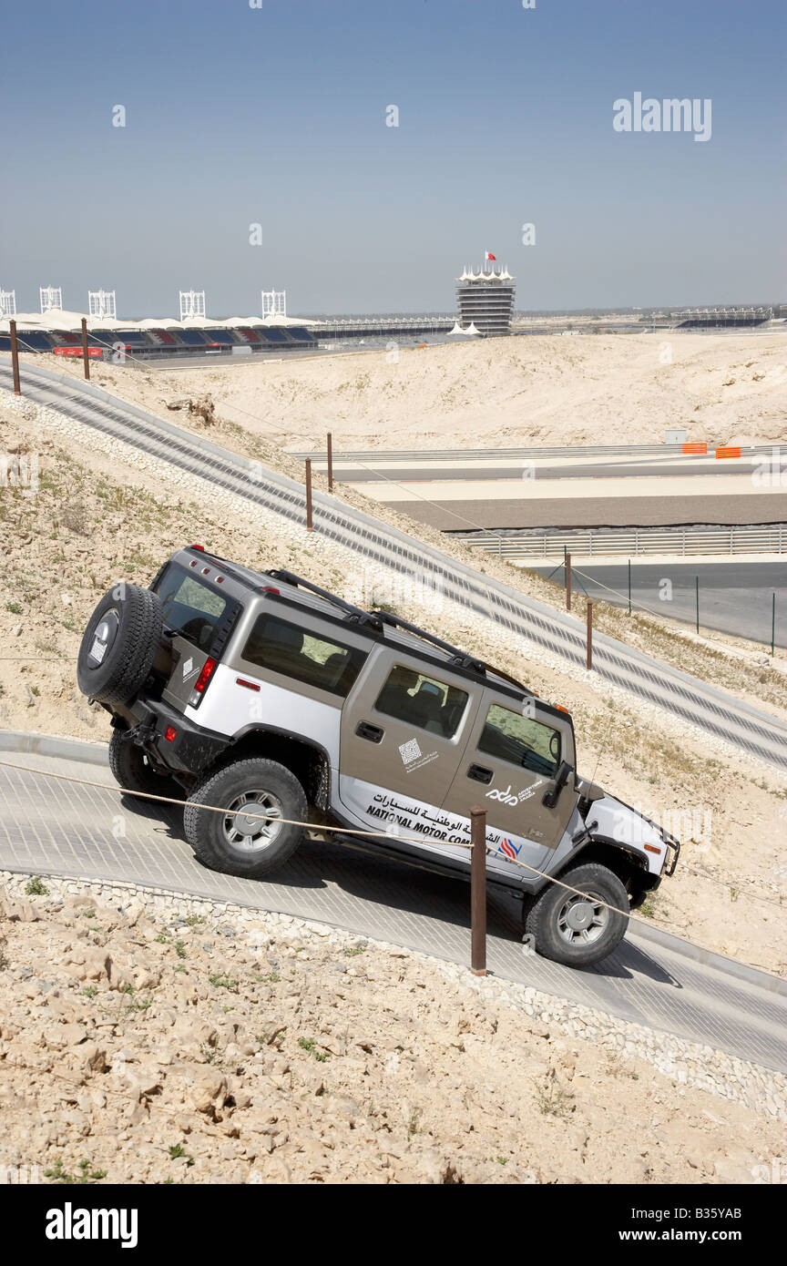 Hummer H2 verhandelt die Wüste off Road-Parcours auf dem Bahrain International Circuit BIC Stockfoto