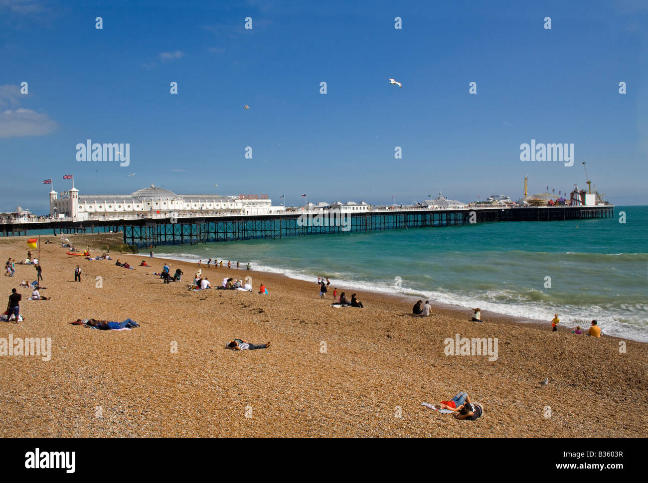 Brighton Pier und Strand Stockfoto