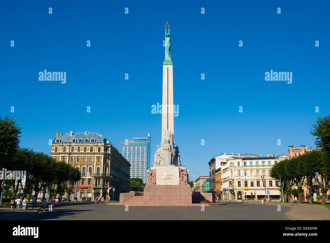 Freiheitsdenkmal am Ende des Brivibas Bulvaris Boulevard in Riga Lettland Europa Stockfoto