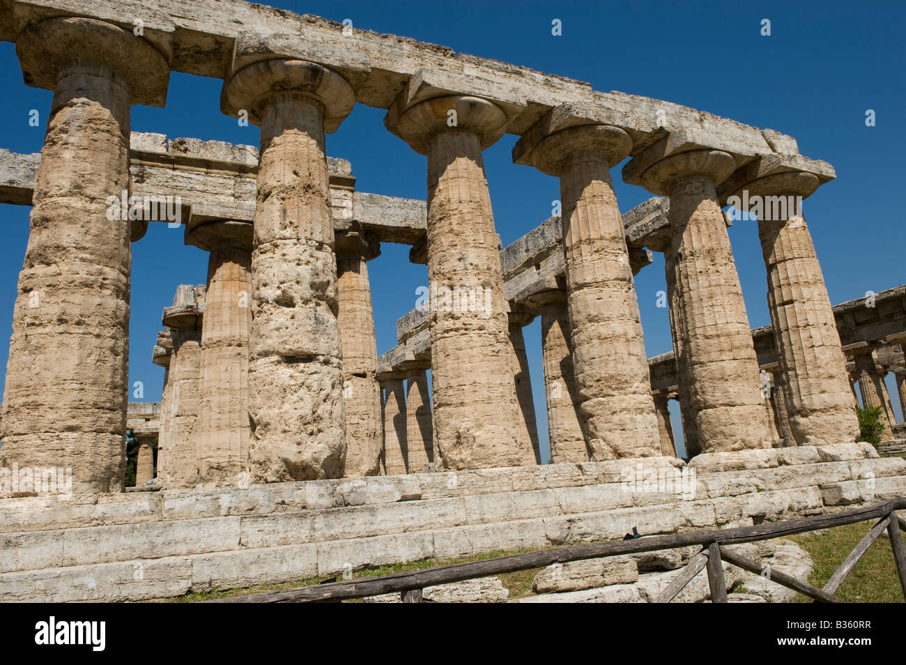 Tempel der Hera (6. Jh. v. Chr.), der älteste Tempel in Paestum Stockfoto