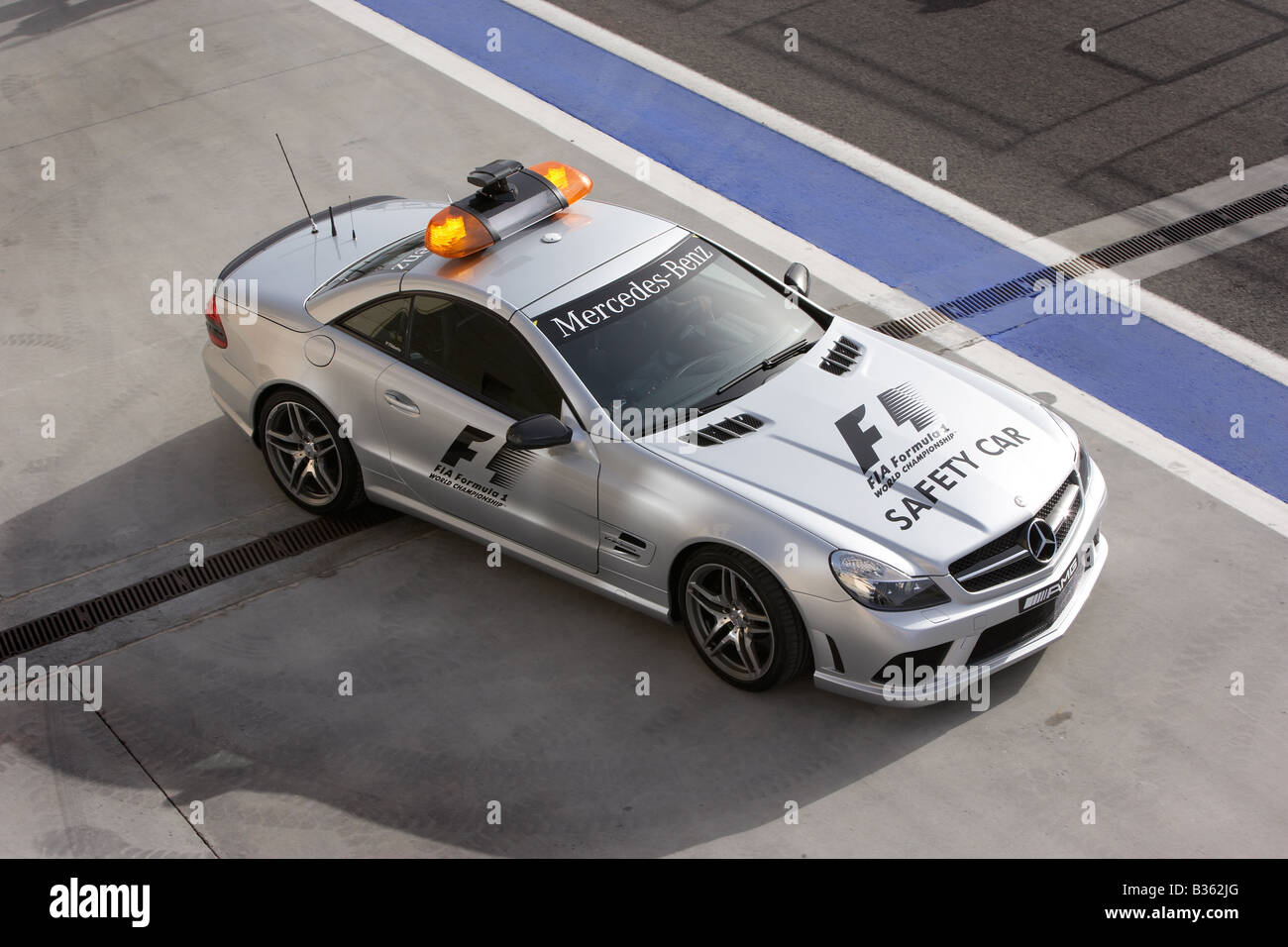 Mercedes-Benz Formel1 Safety-Car CLK 63 AMG auf der Boxengasse beim 2008 Bahrain F1 Formel 1 Grand Prix Stockfoto