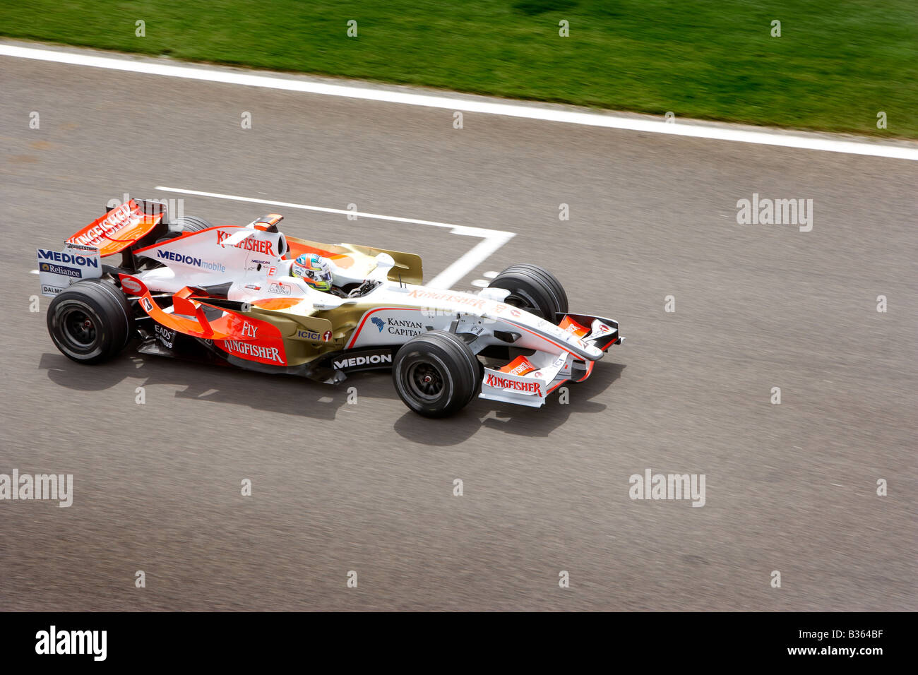 Adrian Sutil für Force India geht nach dem Start beenden gerade während des 2008 Bahrain F1 Formel 1 Grand Prix Stockfoto