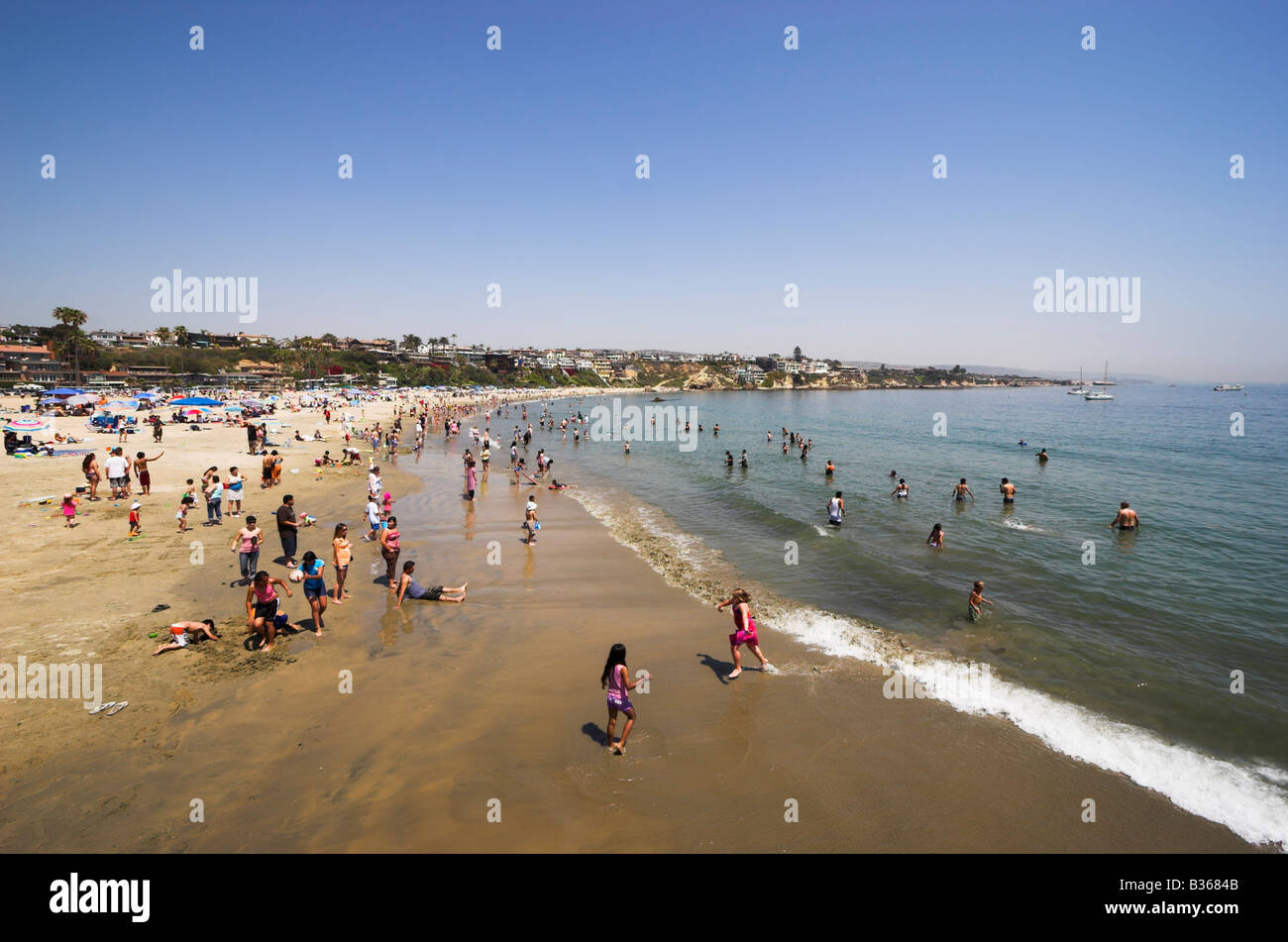 Überfüllten Strand von Süd-Kalifornien. Corona del Mar State Beach, Newport Beach, Orange County, Kalifornien, USA. Apr 2008 Stockfoto