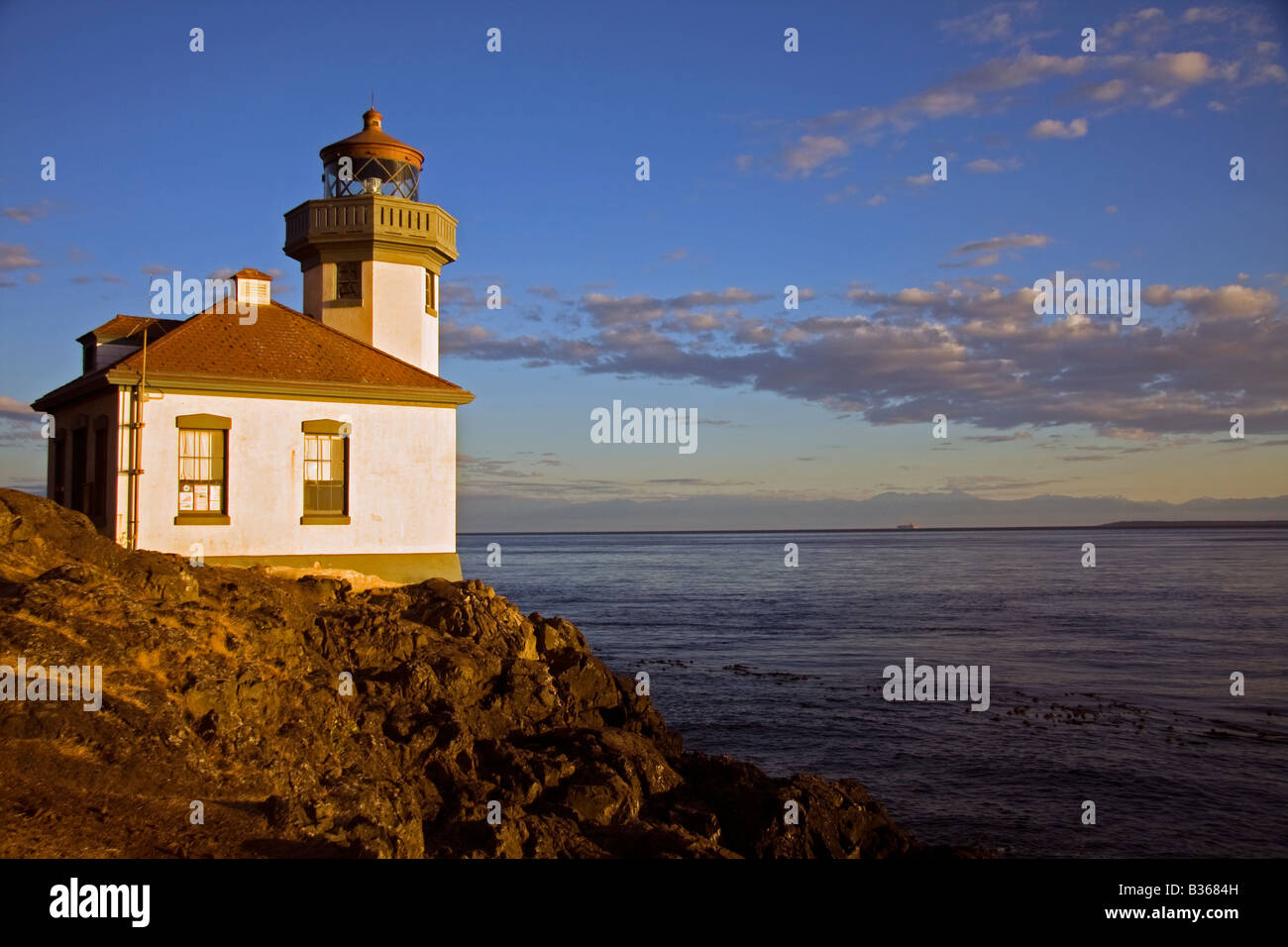 Malerische Aussicht auf Lime Kiln Leuchtturm in San Juan Islands, Washington, USA Stockfoto
