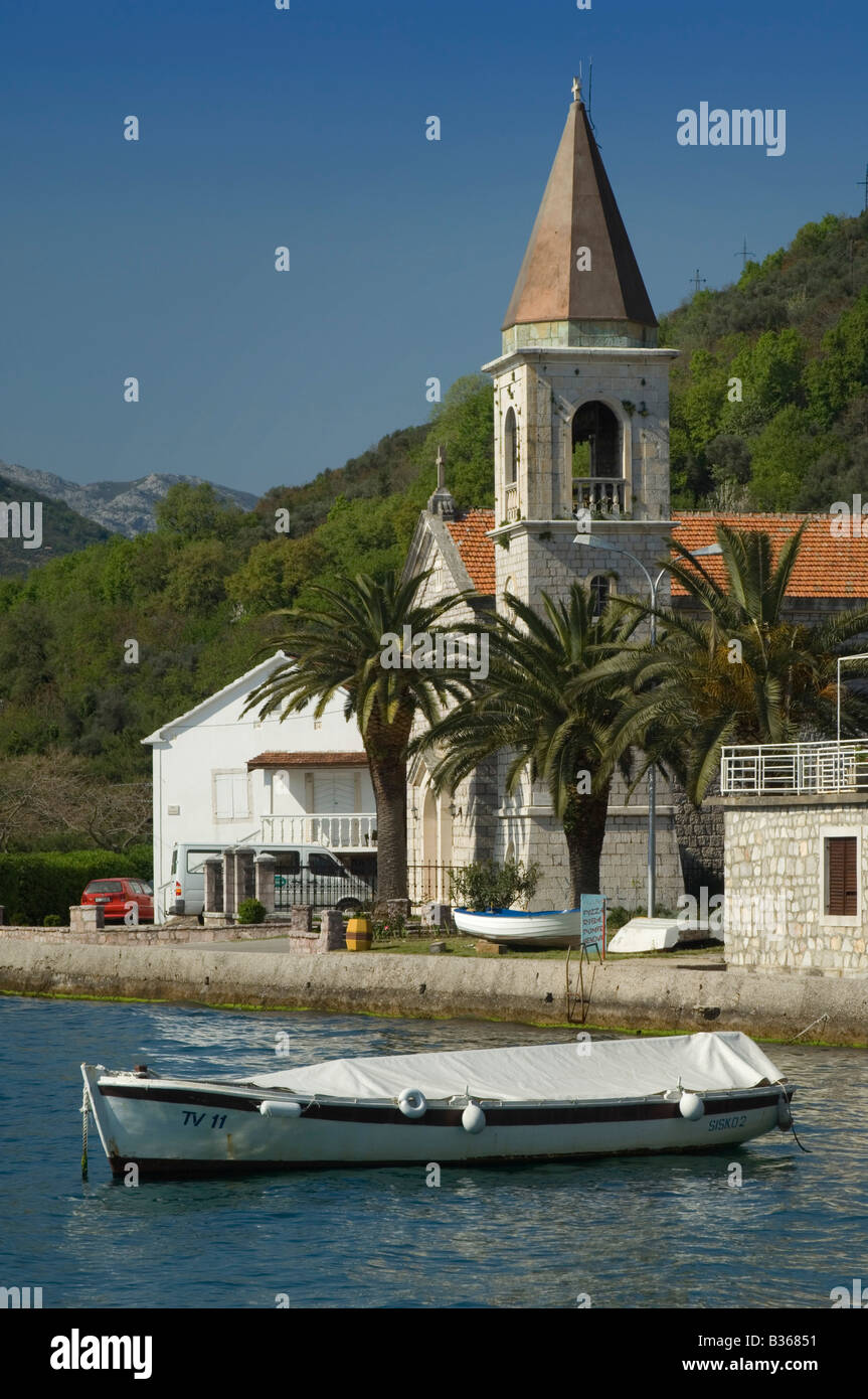 Blick auf Donja Lastva Uferpromenade in Kotor Bucht Kotor auf Adria Küste in Montenegro Stockfoto