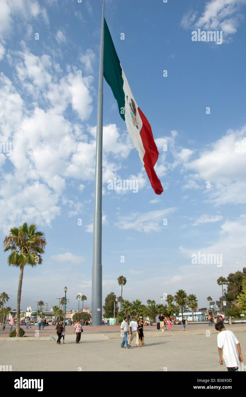 Großen mexikanischen Flagge in Ensenada am Kai von wo Kreuzfahrtschiffe legen Stockfoto