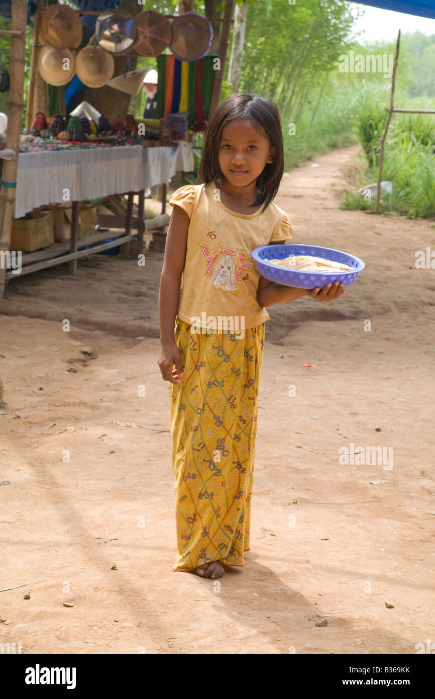 Vietnamesische Mädchen Handel ihre waren im delta Stockfoto