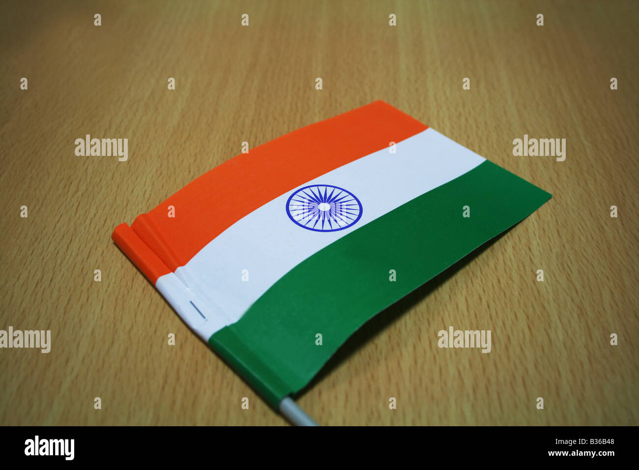 Die Tri-farbige Flagge von Indien mit einem Rad von 24 Speichen gehisst am Unabhängigkeitstag 15 Aug ist der Stolz jeder Inder Stockfoto