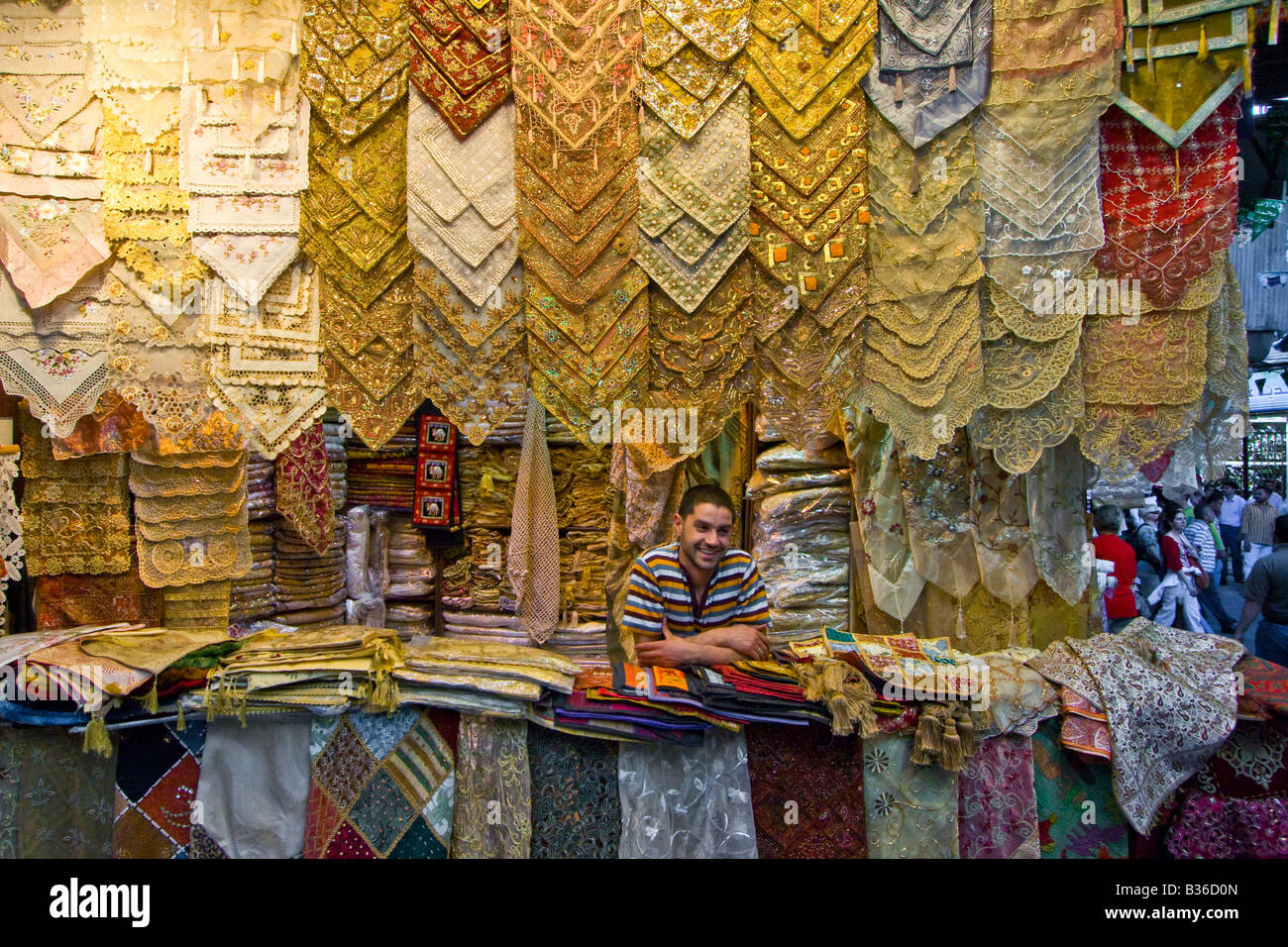 Textil-Anbieter innerhalb der Souk in der Altstadt von Damaskus-Syrien Stockfoto
