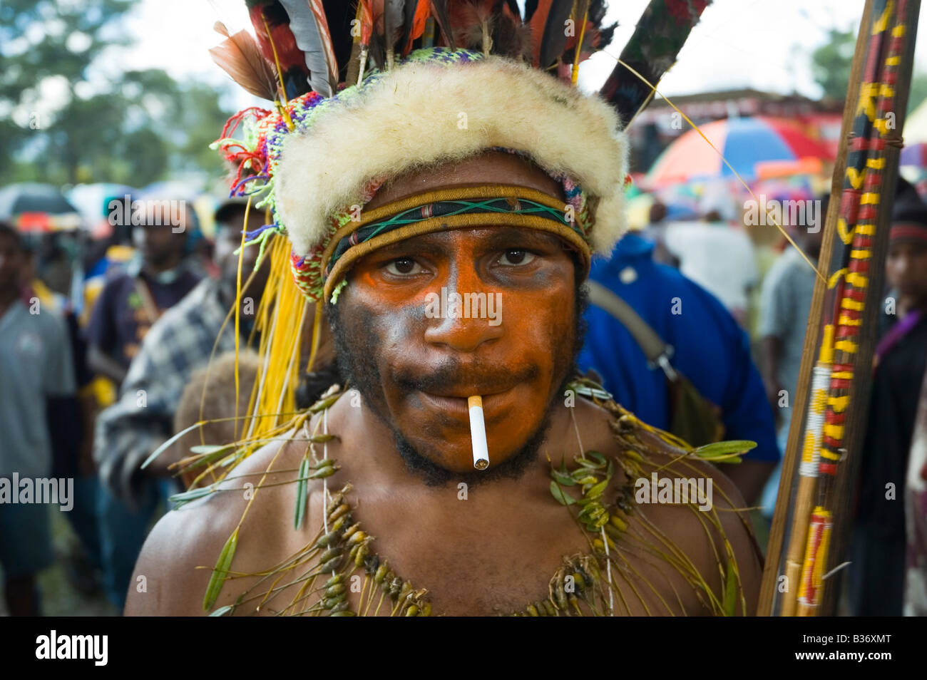 Rauchen native Papua-Neu-Guinea Stockfoto