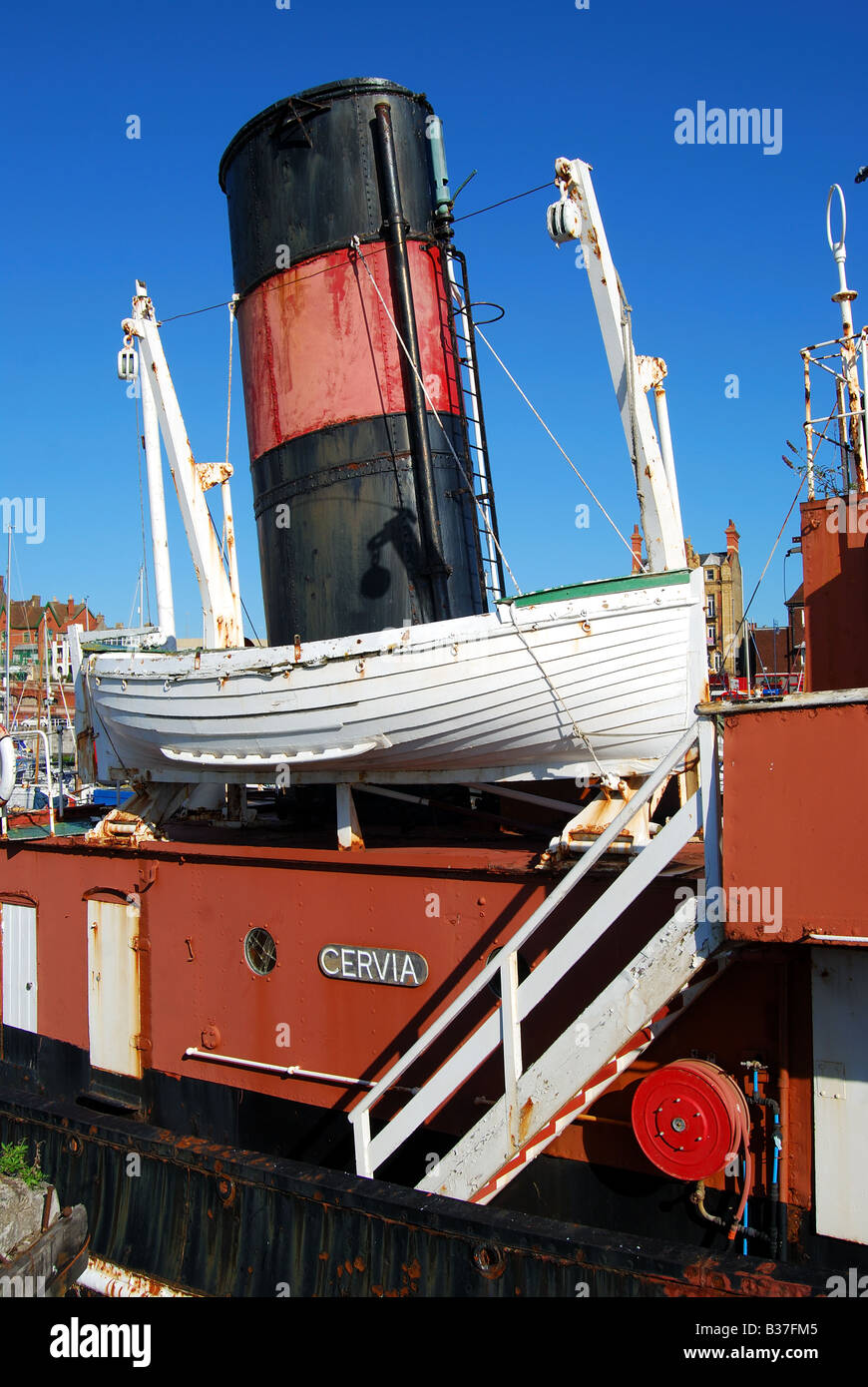Alte rostige Dampfer im Hafen, Royal Harbour Marina, Ramsgate, Isle Of Thanet in Kent, England, Vereinigtes Königreich Stockfoto