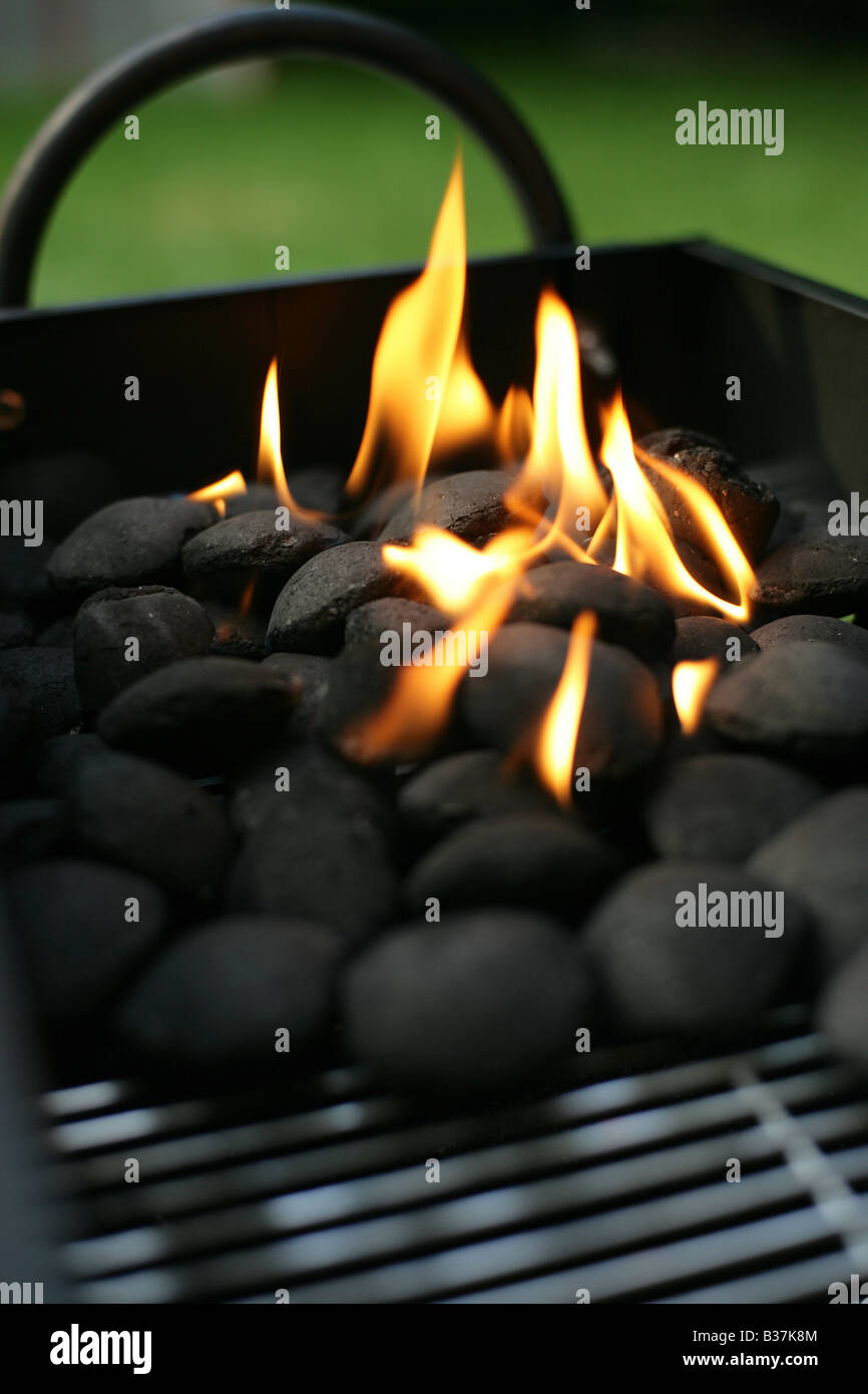 Mit kohle kochen Stockfotos und -bilder Kaufen - Alamy