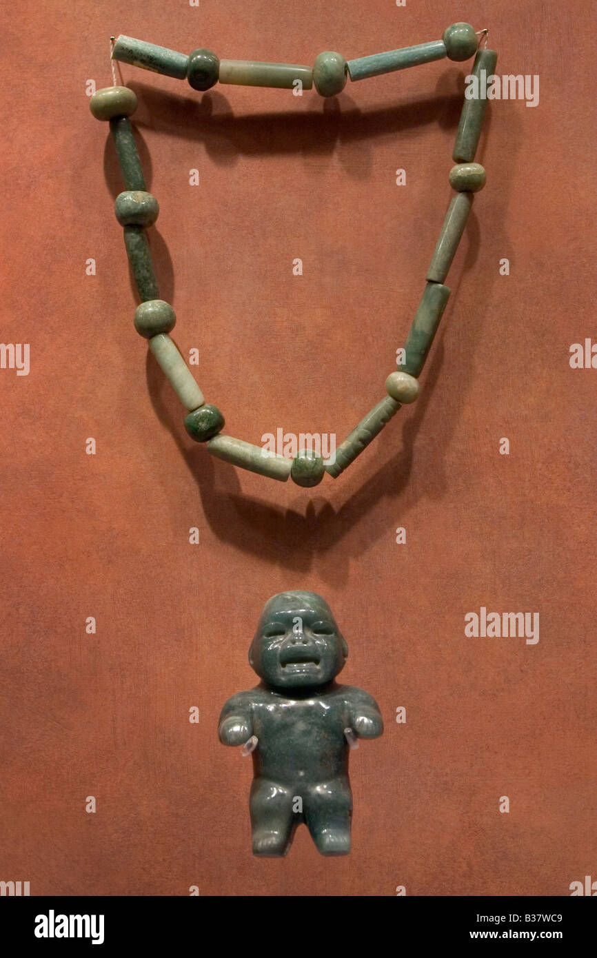 Jade Halskette mit olmekische Figur auf dem Display an das Museo Nacional de Antropologia in Mexiko-Stadt. Stockfoto