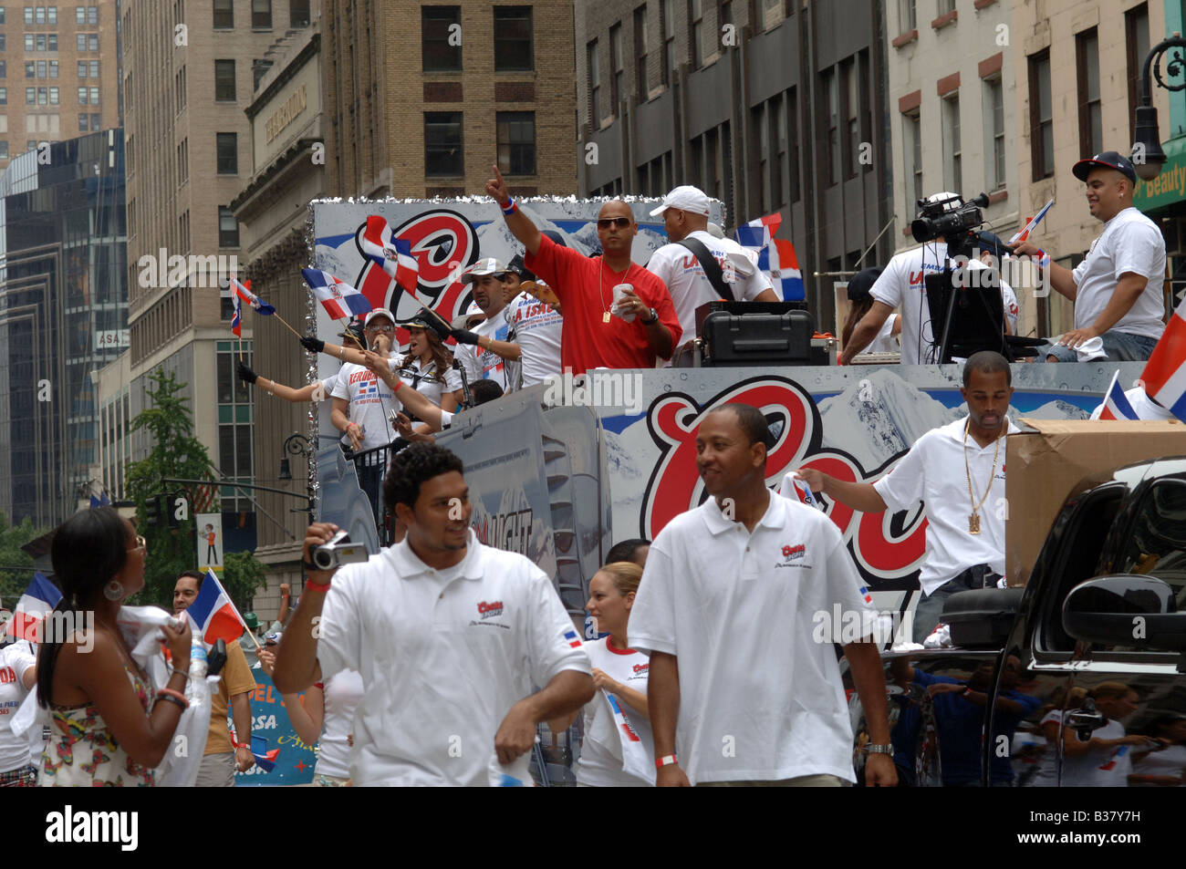 Coors Brauerei Schwimmer in der jährlichen Dominikanische Independence Day Parade in New York City auf der Sixth Avenue am 10. August 2008 Stockfoto