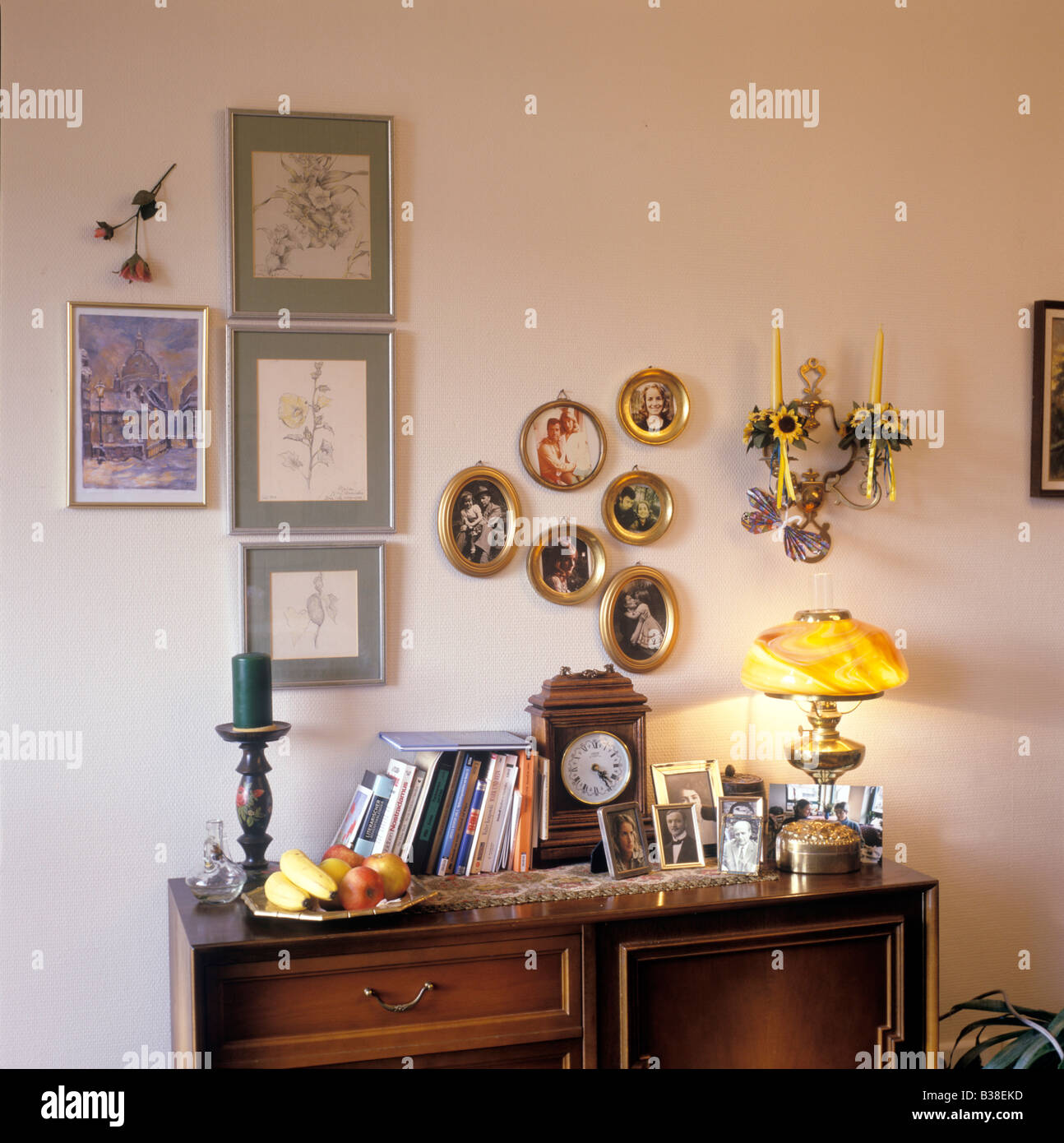 typische selbst eingerichtetes Zimmer in einem Altersheim, Deutschland Stockfoto
