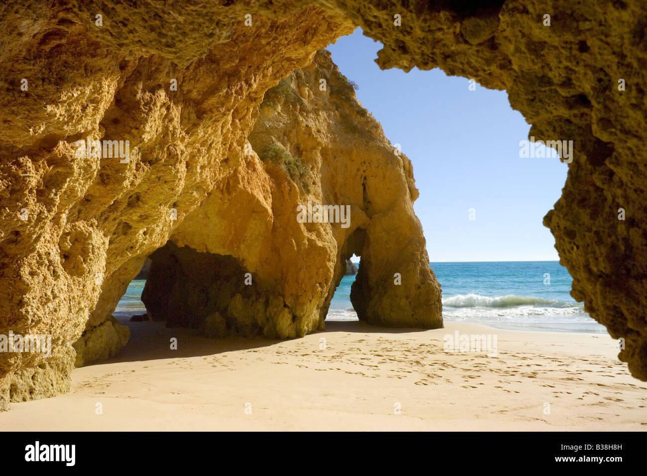 Portugal Algarve Alvor Praia Dos Tres Irmãos Stockfoto