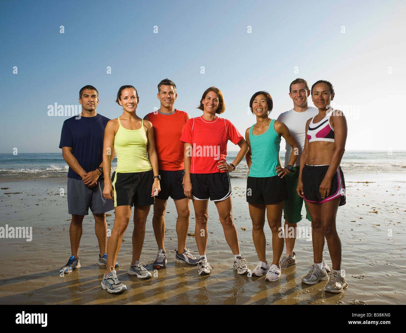 Multi-ethnischen Läufer am Strand Stockfoto