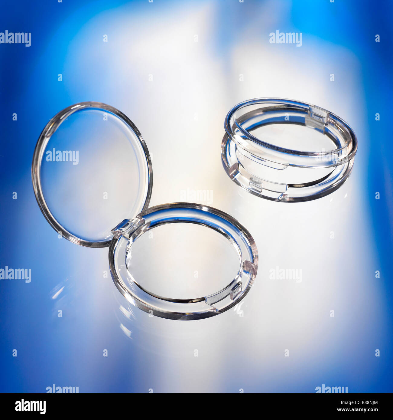 Leerer Koffer für dekorative Kosmetik Stockfoto