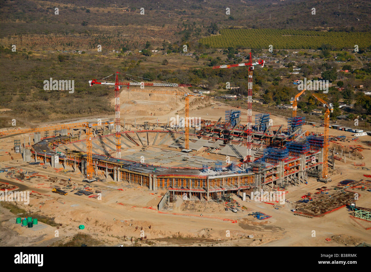Luftaufnahme von Mbombela 2010 Soccer World Cup Stadion während der Bauphase in Nelspruit Stockfoto