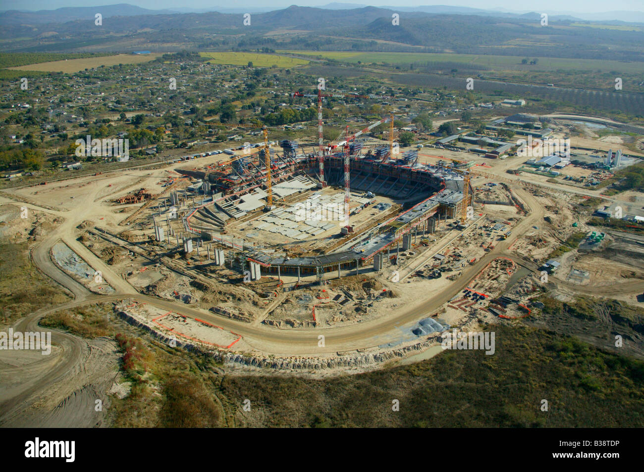 Luftaufnahme von Mbombela 2010 Soccer World Cup Stadion während der Bauphase in Nelspruit Stockfoto