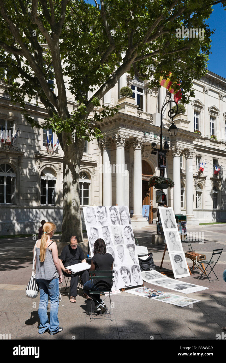 Streetart-Künstler vor dem Hotel de Ville, Place de l ' Horloge, Avignon, Provence, Frankreich Stockfoto