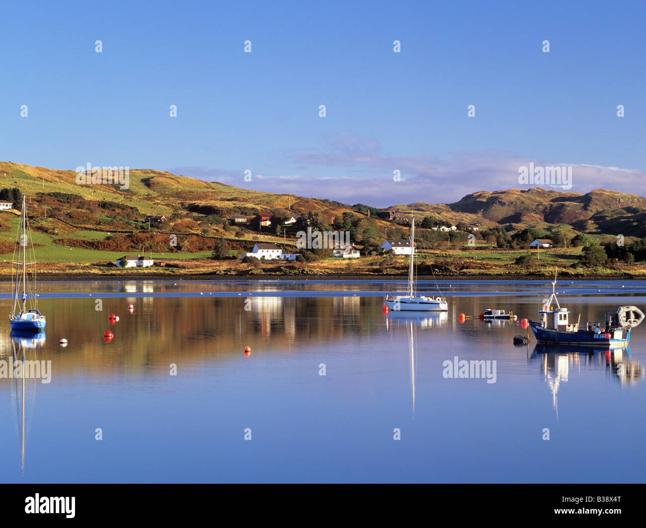 BALVICAR Bucht mit festgemachten Jachten und Fischerboote im Dorf. Seil-Insel Argyll und Bute Schottland UK Stockfoto