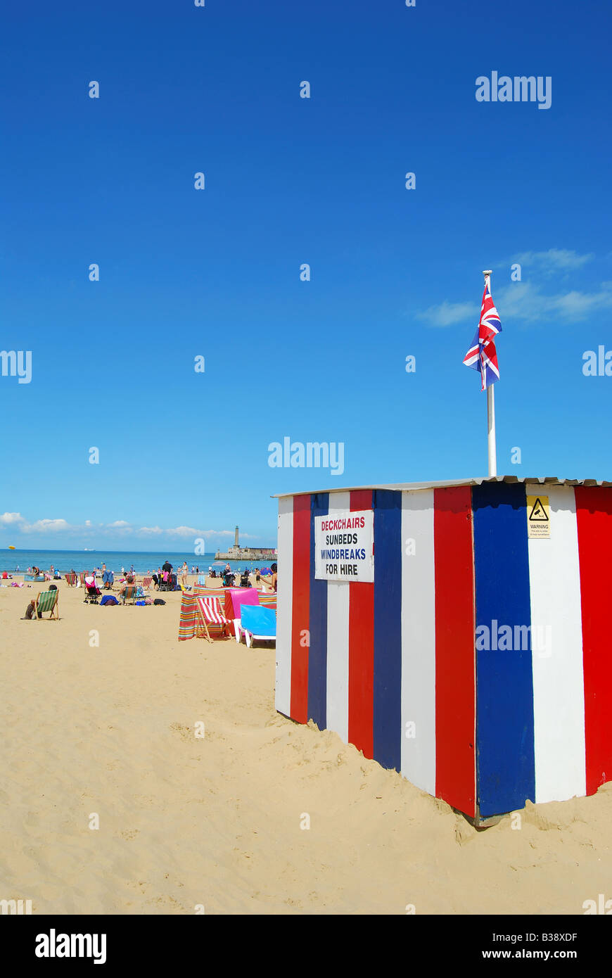Bunte Strandhütte, Margate Beach, Kent, England, Vereinigtes Königreich Stockfoto