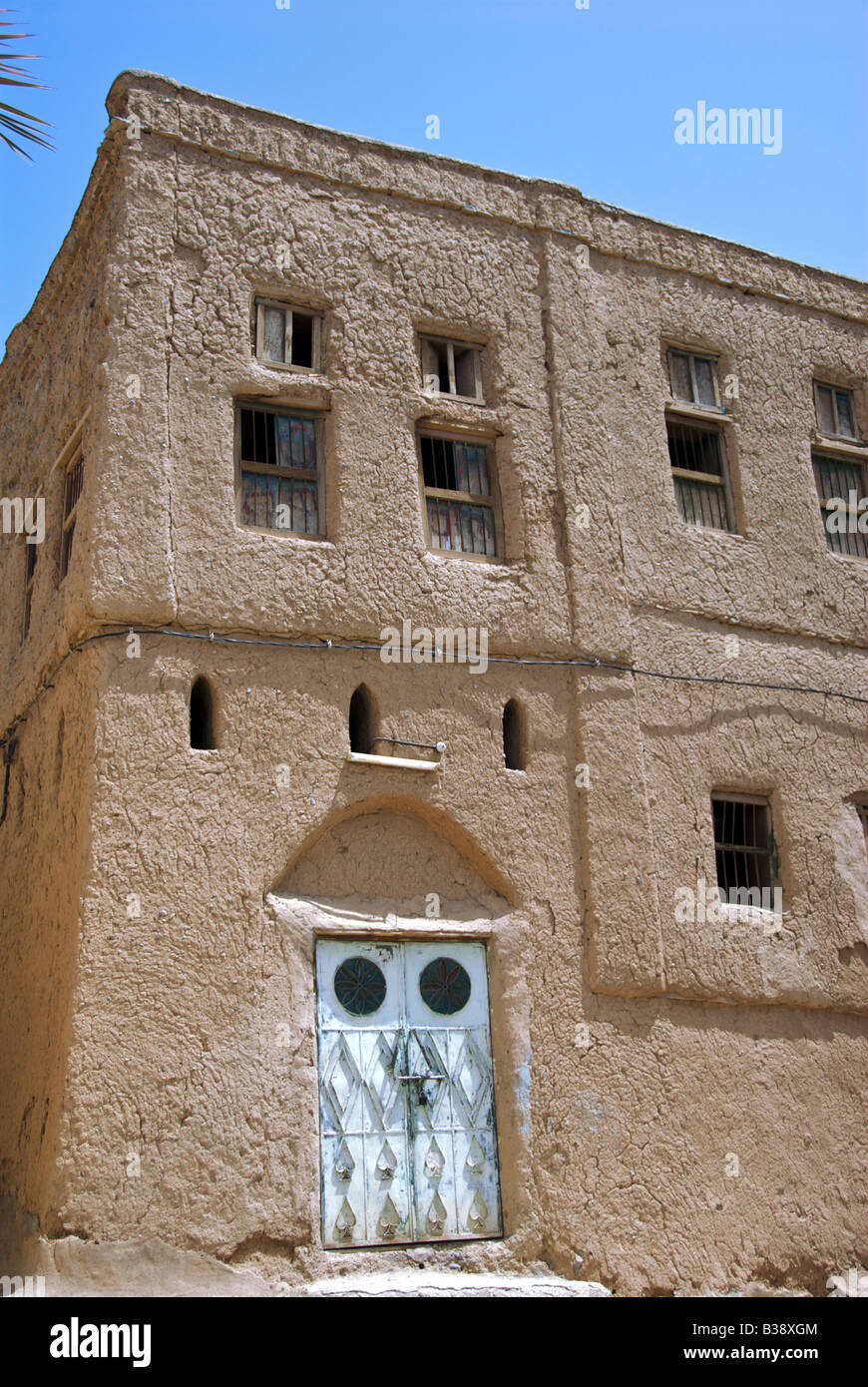 Typische zwei stockwerkartig Lehm und Holz Haus Al Hamra Al Dakhiliyah Region Sultanat Oman Stockfoto