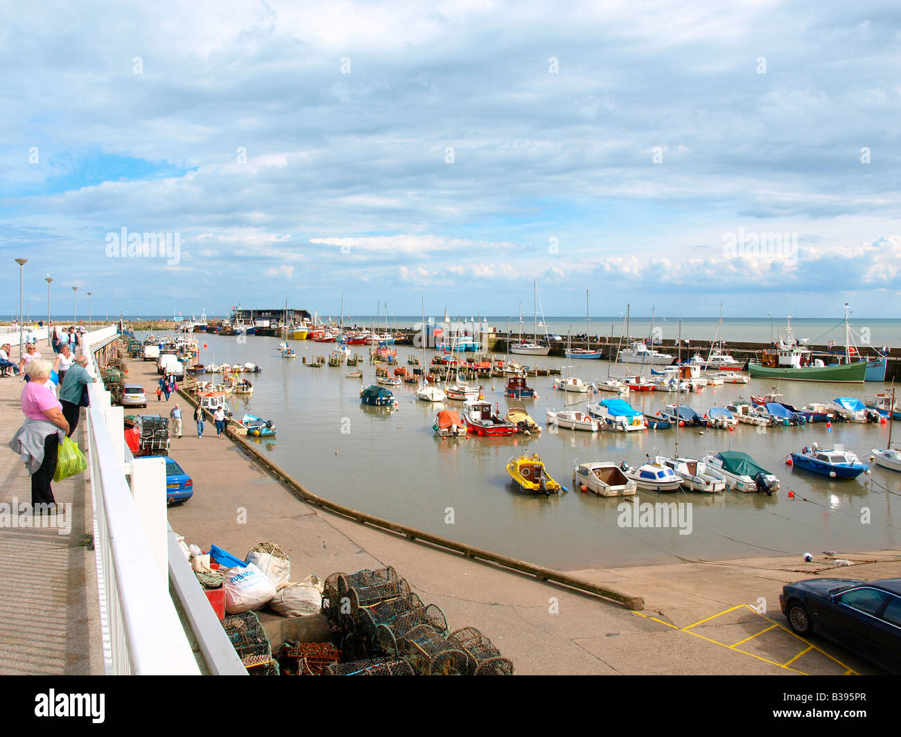 Der Hafen von der Promenade am Bridlington, North Yorkshire, England. Stockfoto