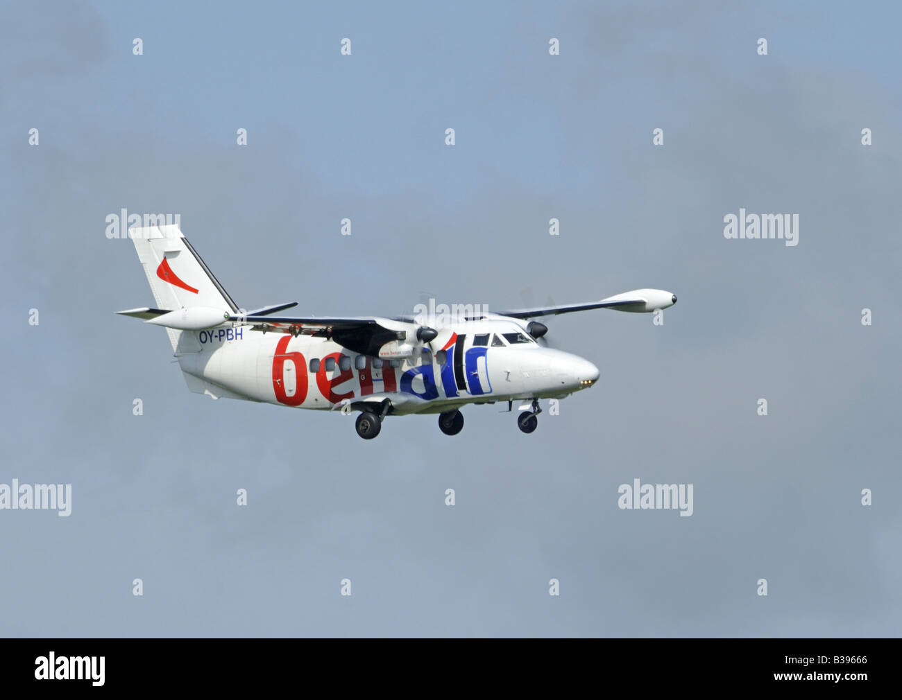 Ein Benair LetL410UVP-E20 im Endanflug zu Aberdeen Dyce Flugplatz Grampian Region North East Scotland Stockfoto