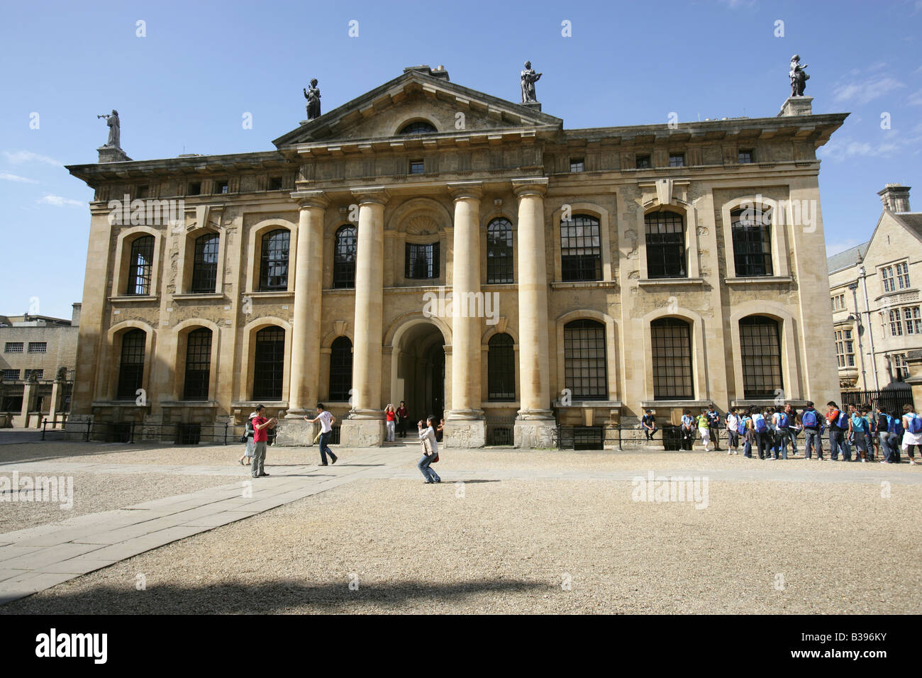 Stadt von Oxford, England. Rückansicht Hof von Nicholas Hawksmoor entworfen Clarendon Gebäude. Stockfoto