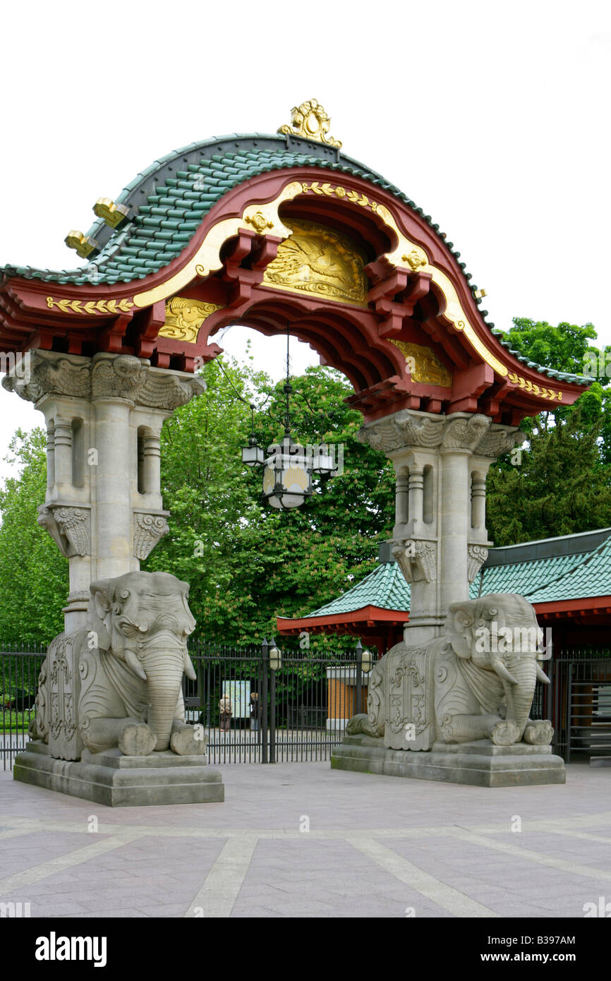 Deutschland, Berlin, Elefantentor Zoo, Deutschland Elefanten Tor am Berliner Zoo Stockfoto