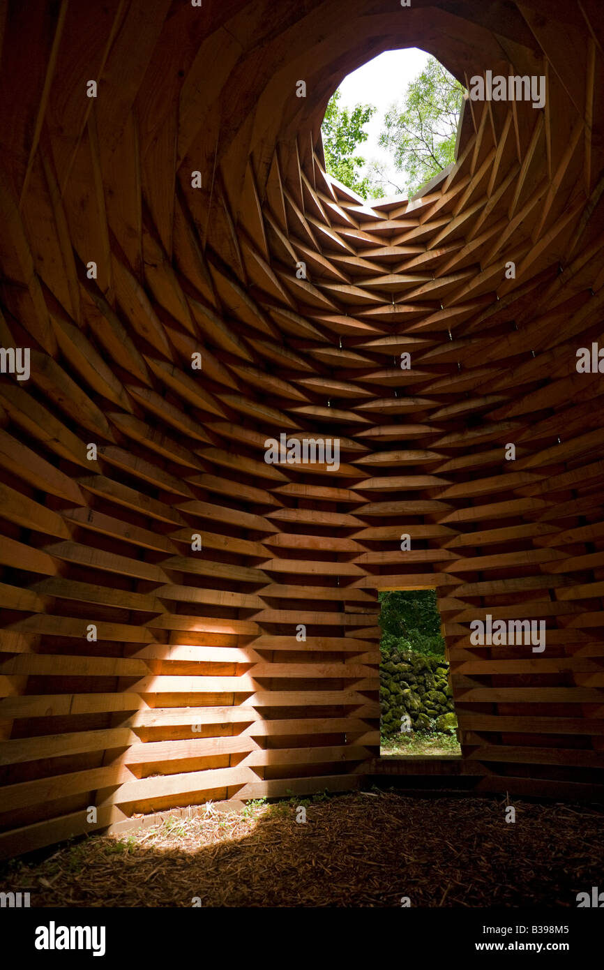 Eine Oliver Delarozière Arbeit: Holz stapeln Hütte. Œuvre de l'architecte et Artistin Plasticien Olivier Delarozièr. Stockfoto