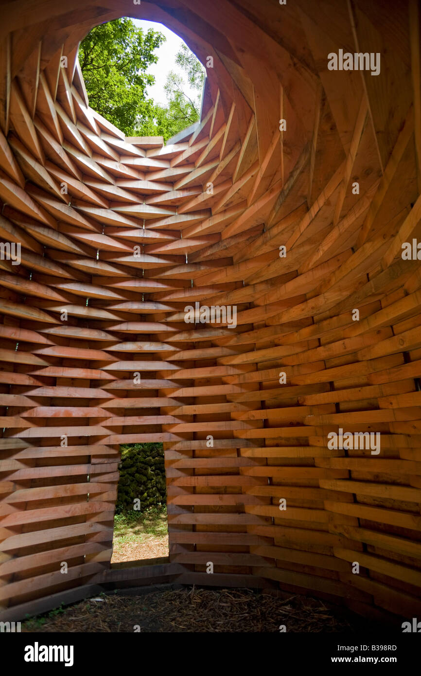 Eine Oliver Delarozière Arbeit: Holz stapeln Hütte. Œuvre de l'architecte et Artistin Plasticien Olivier Delarozièr. Stockfoto