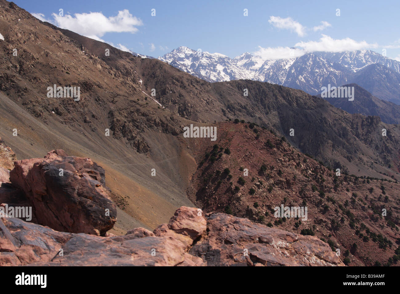 Ansicht des Jebel Toubkal-Massivs von Oukaimeden, Marokko Stockfoto