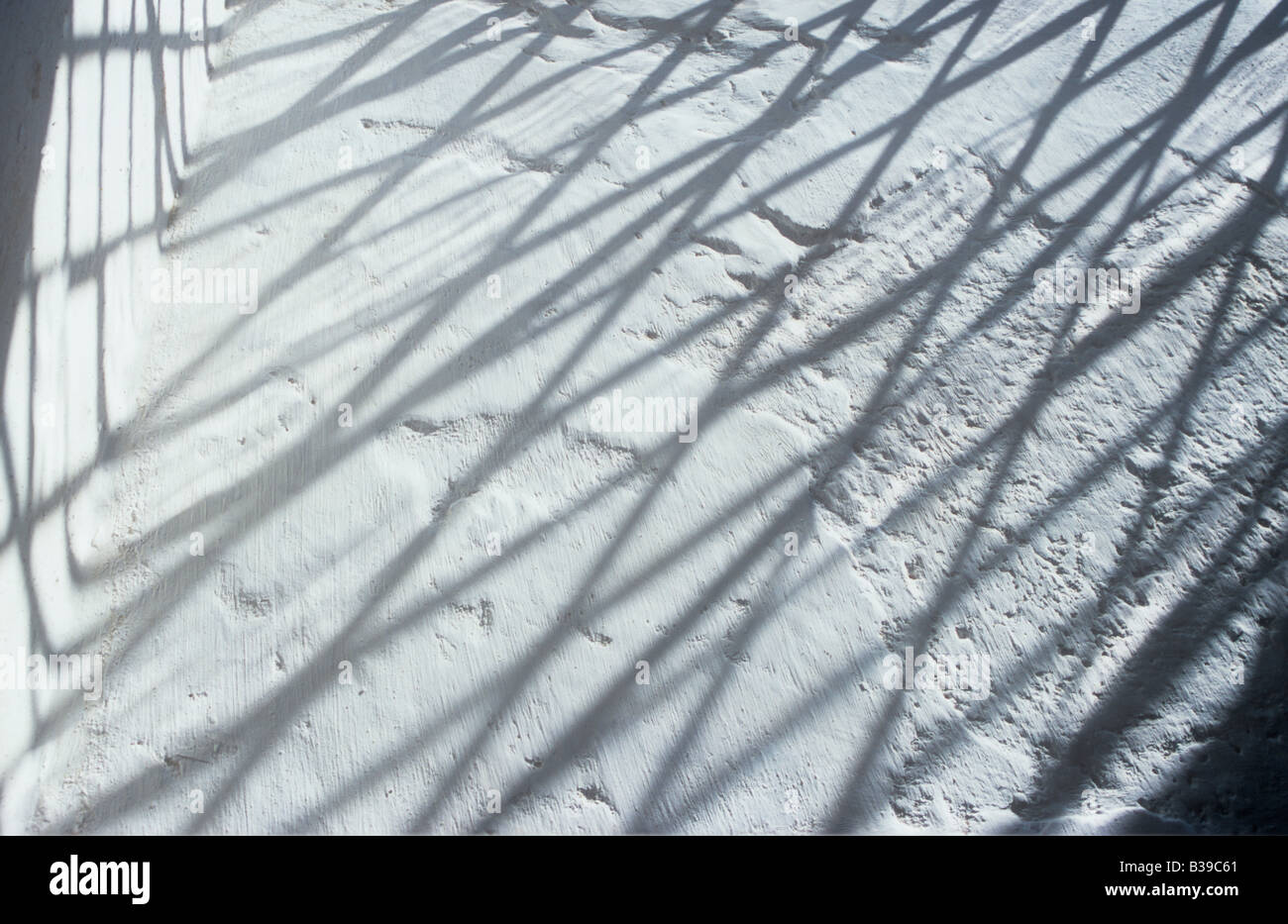Projektion von deutlich kleiner Diamant verbleit Glasscheiben Fenster auf Seiten Creme lackiert rauhe Ausnehmung Stockfoto